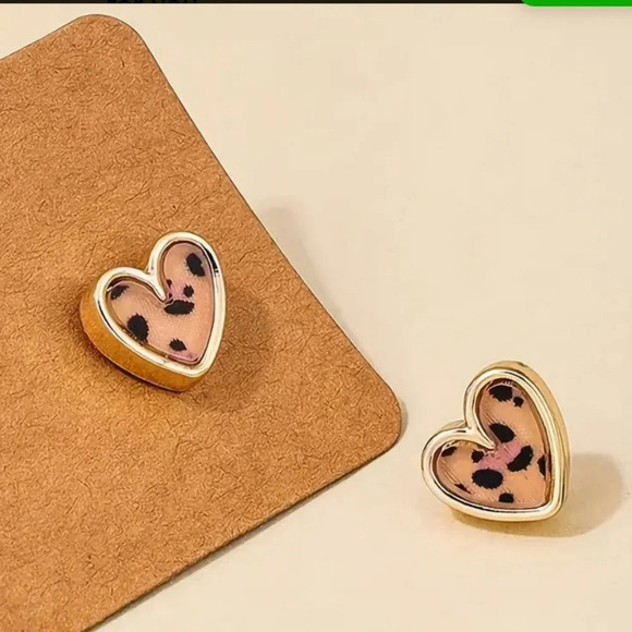 Heart stud earrings - mini animal print - gold plated - New - Picture 1 of 1